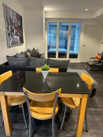 Apartament Stunning Flat With Parking Free Near Sutton Station Cheam Zewnętrze zdjęcie