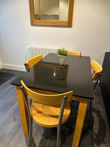 Apartament Stunning Flat With Parking Free Near Sutton Station Cheam Zewnętrze zdjęcie